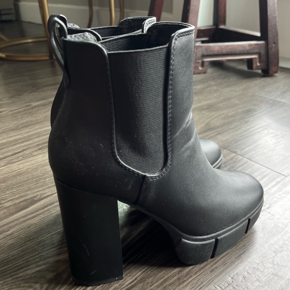 Elegant Black Heeled Boots